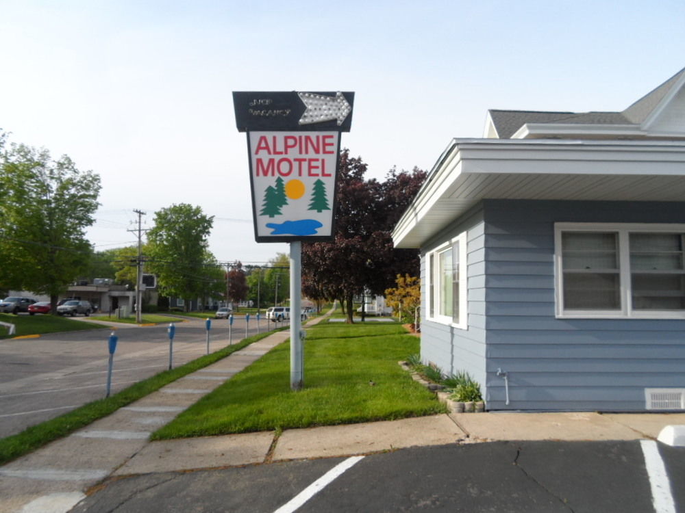 Alpine Motel In Heart Of Wisconsin Dells Downtown. Eksteriør billede